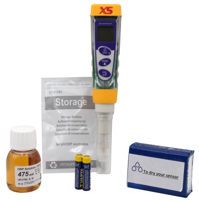 Lieferumfang des ORP 5 Testers, 2x Batterien, Flüssigkeit, Tester und Tücher